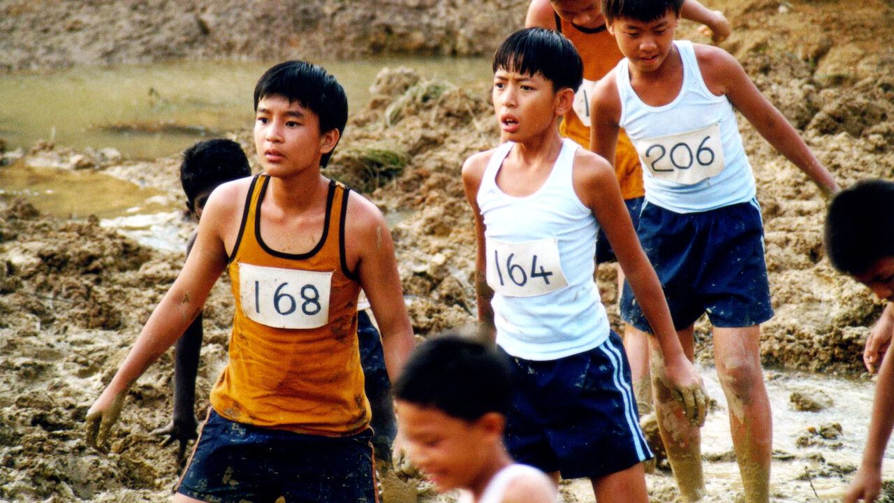 세상에서 가장 아름다운 도전인데, 가장 슬픈 달리기이기도 한 대회. 다 떨어진 운동화를 신고 3등 상인 새 운동화를 받아 동생에게 주기 위해 온몸이 부서져라 달린다.