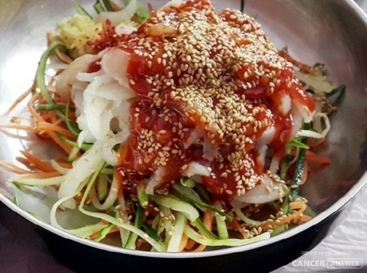 강원도 속초시에 있는 가자미물회로 유명한 횟집의 물회. / 캔서앤서DB