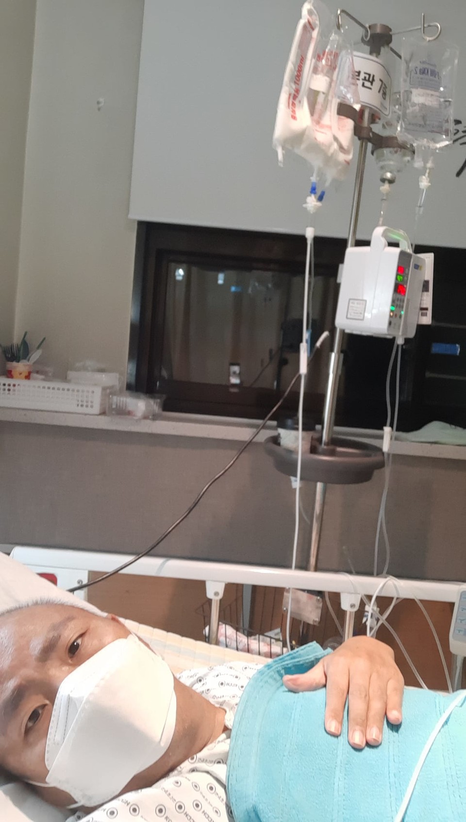 자신의 페이스북 계정에 지난 11일 '이 또한 지나가리라'라는 말과 함께 올린 김철민 씨의 근황 사진.