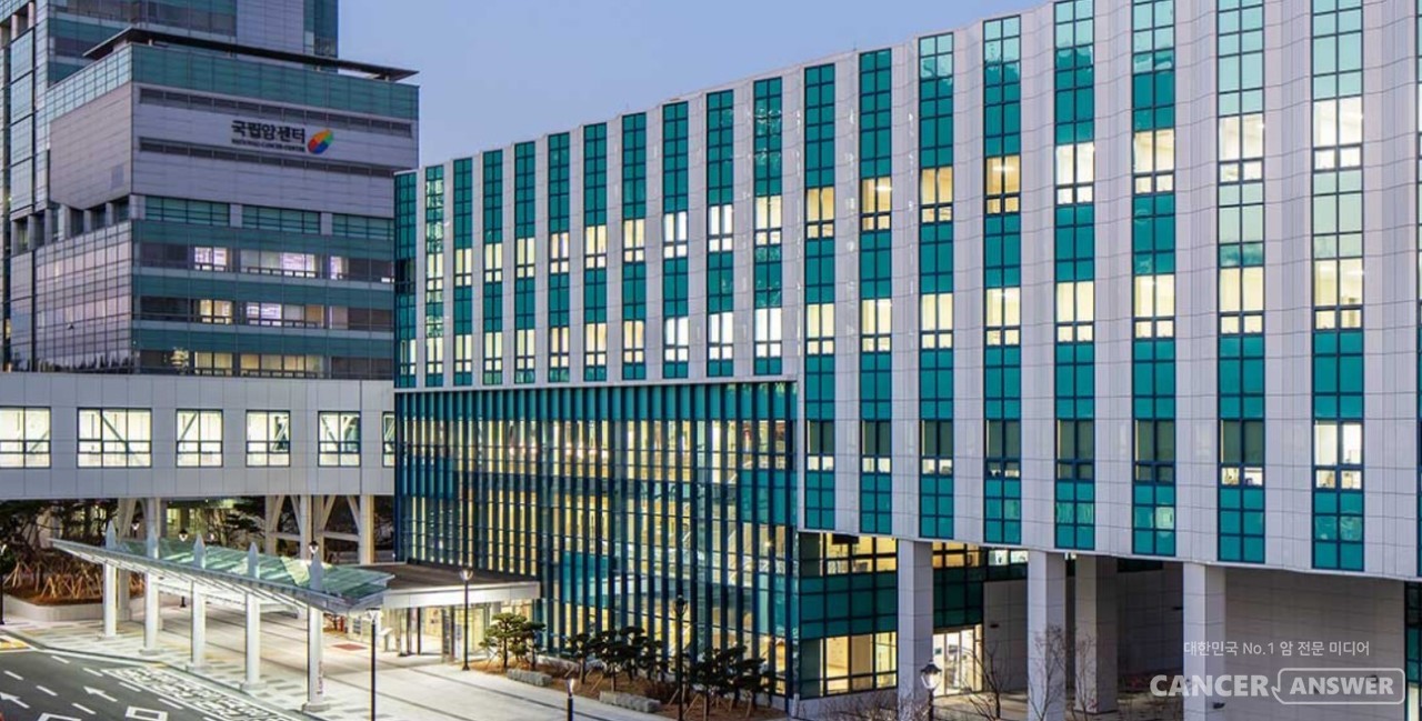 국립암센터가 향후 국가암데이터사업을 전담할 '국가암데이터센터'로 선정됐다.