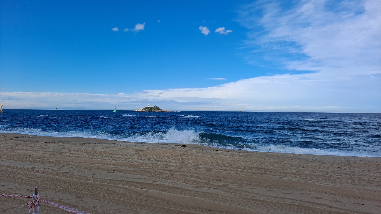 수도권을 벗어나 산이나 바다를 찾아 맑은 공기를 만끽하면 오랫동안 지속된 마스크와 집콕생활 스트레스에서 벗어날 수 있는 힘을 얻을 수 있다. / 캔서앤서DB