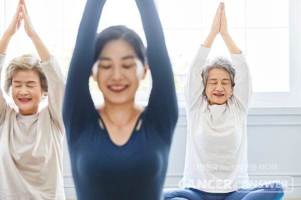 신체 기능이 갑자기 떨어져 삶의 질을 낮추는 노쇠를 예방히기 위해서는 적당한 운동과 건강식사, 마음 관리 등 노쇠예방 프로그램을 꾸준히 실천하는 게 좋다./게티이미지뱅크