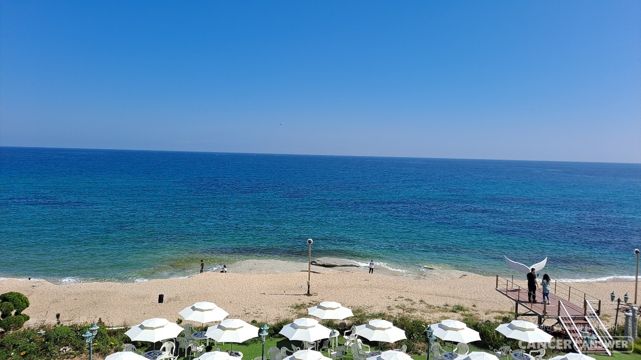 여름이 끝나고 가을로 접어들고 있다. 높고 푸른 하늘과 시원한 바람이 상쾌하지만 건조하고 일교차 큰 날씨가 호흡기를 위협하기도 한다. / 캔서앤서DB