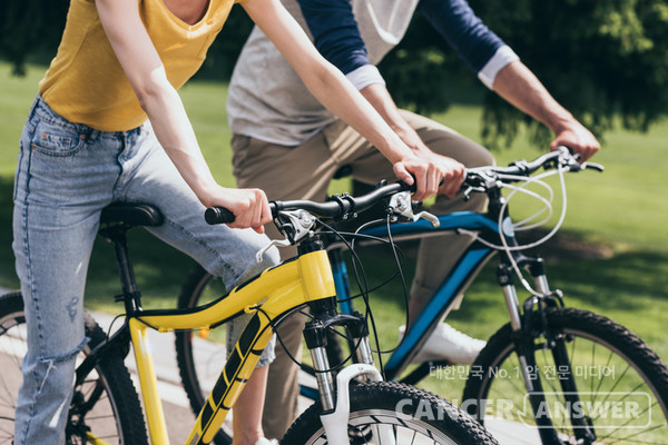 중년 남성이 자전거를 오래 타면 전립선암에 걸릴 위험이 높아질까? /게티이미지뱅크