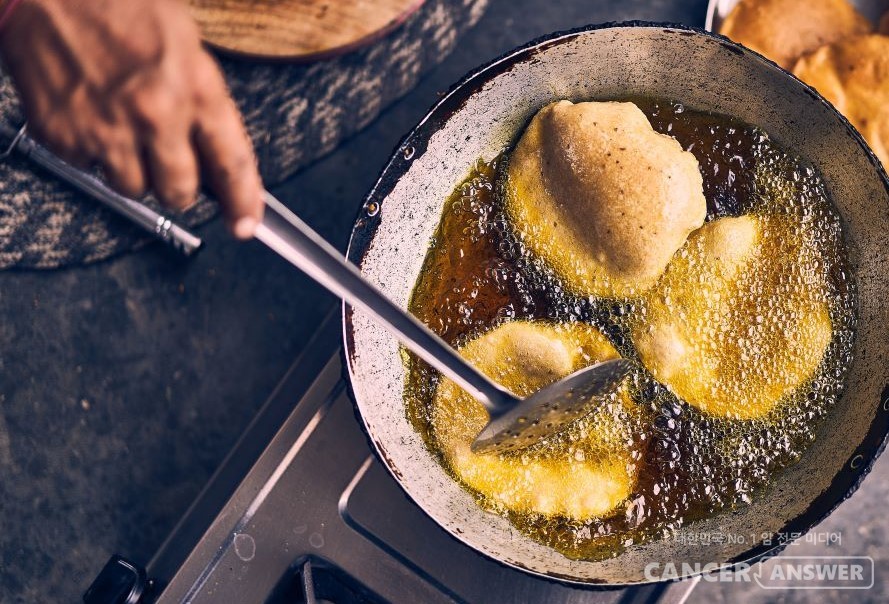 일부 식물성 정제유는 산화가 잘 되고 건강에 악영향을 끼칠 수 있기 때문에 질 좋은 것을 선택해 먹어야 한다./ unsplash