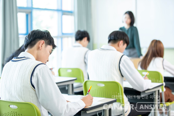 수능이 한 달 앞으로 다가온 만큼 수험생은 건강 관리에 힘써야 한다./게티이미지뱅크