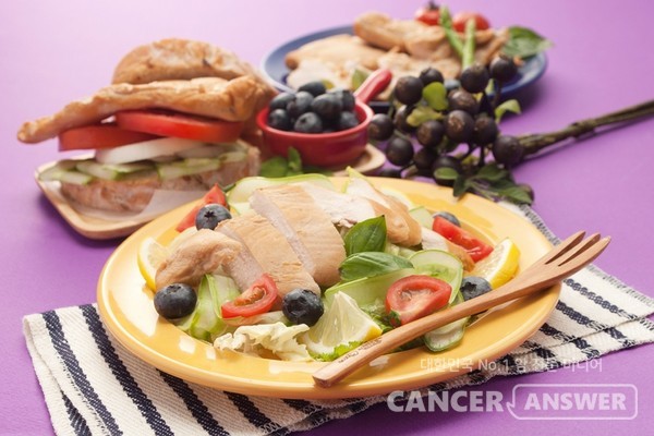 단백질 중 필수아미노산은 인체에 꼭 필요하기 때문에 섭취해야 하지만, 동물성 단백질 과잉 섭취는 바람직하지 않다./게티이미지뱅크