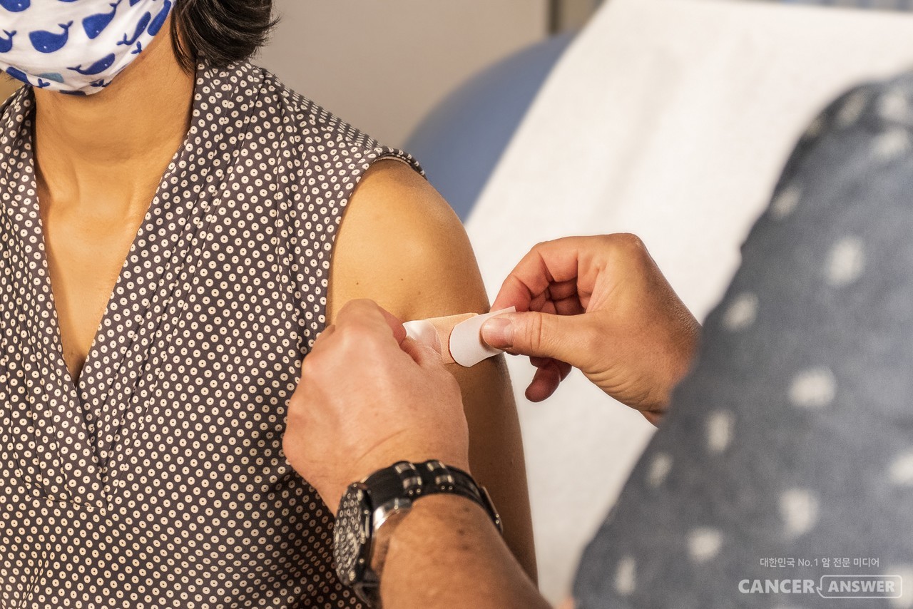 코로나19가 수그러들지 않고 있는 가운데 독감의 위험이 높아지고 있어 미국CDC와 우리나라 질병관리청 등 방역당국이 '트윈데믹' 가능성을 경고하고 있다. / unsplash