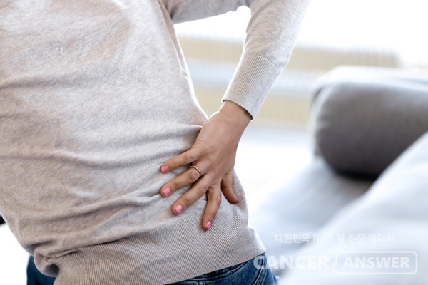 노인에서 뼈 부위 통증이 지속된다면 다발성골수종을 의심해야 햔다. /게티이미지뱅크