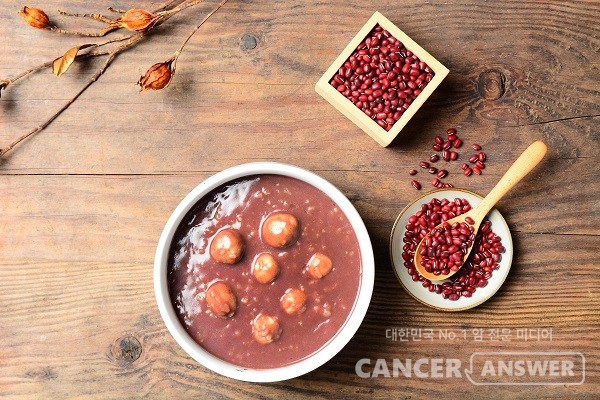 예부터 동짓날에는 팥죽을 쑤어 나눠 먹는 풍습이 있었다./게티이미지뱅크