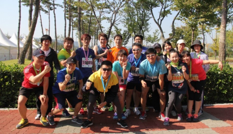 2013년 함께 뛰고 함께 봉사한 '살아있는 사람'들. / 브런치북 캡처