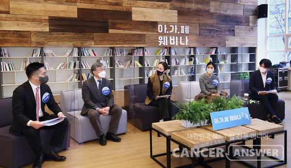 안진석 교수, 박성용 교수 등이 '아가폐' 웨비나 패널 토론을 진행하고 있다./대한암협회 제공