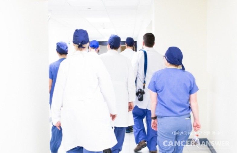 의사와 간호사 등 의료인들은 일반인보다 암에 걸려 사망할 가능성이 크다는 연구결과가 나와 충격을 주고 있다. / unsplash