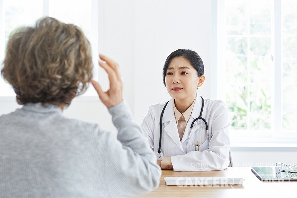 신약 임상시험 참여를 궁금해 하는 암 환자들이 많다./게티이미지뱅크