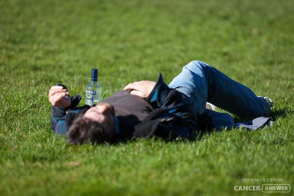 여러가지 측면에서 건강에 해로운 음주가 뇌 노화도 유발한다는 연구결과가 나왔다. / unsplash