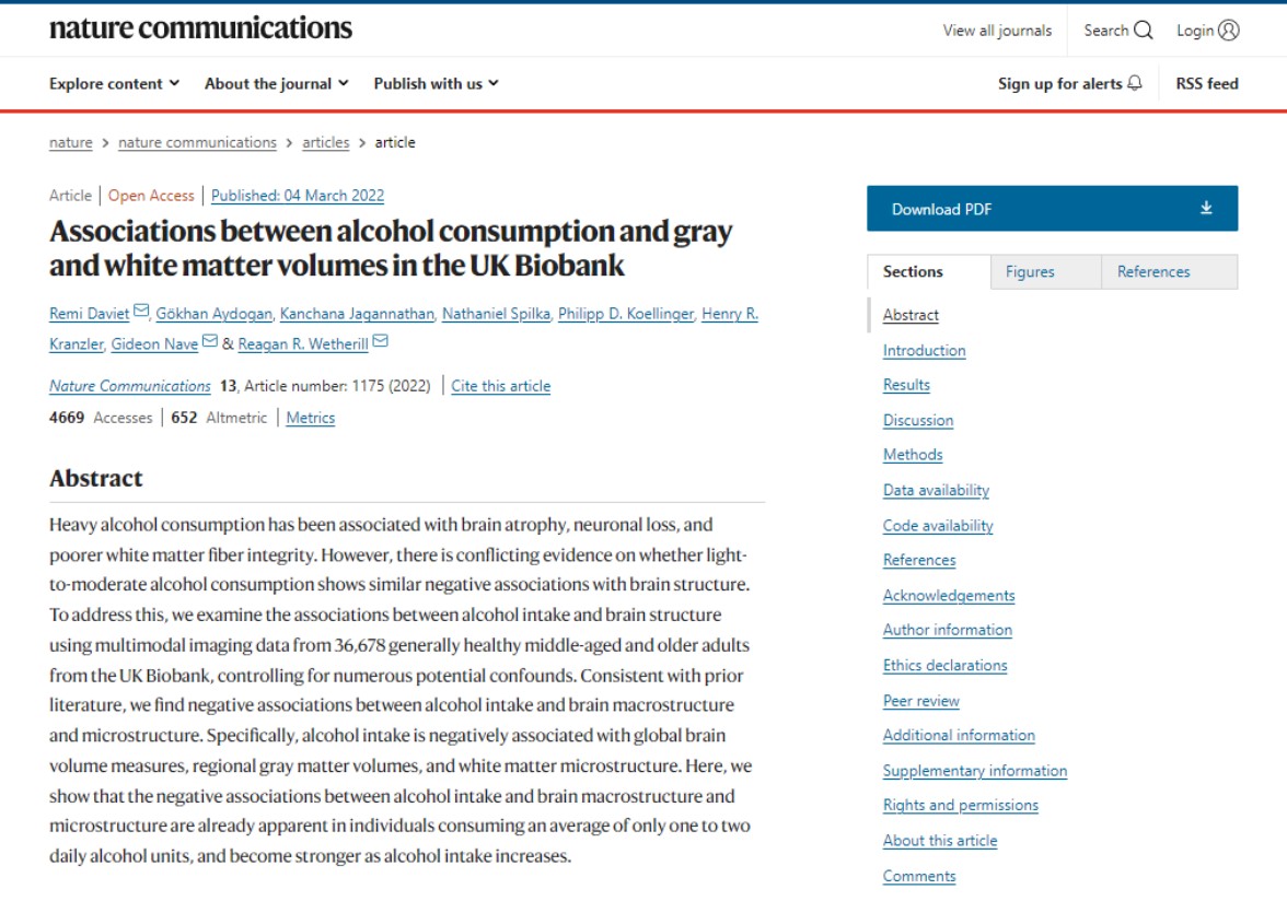 음주량이 늘어남에 따라 뇌의 노화가 심해진다는 연구결과가 실린 'Nature Communications'.