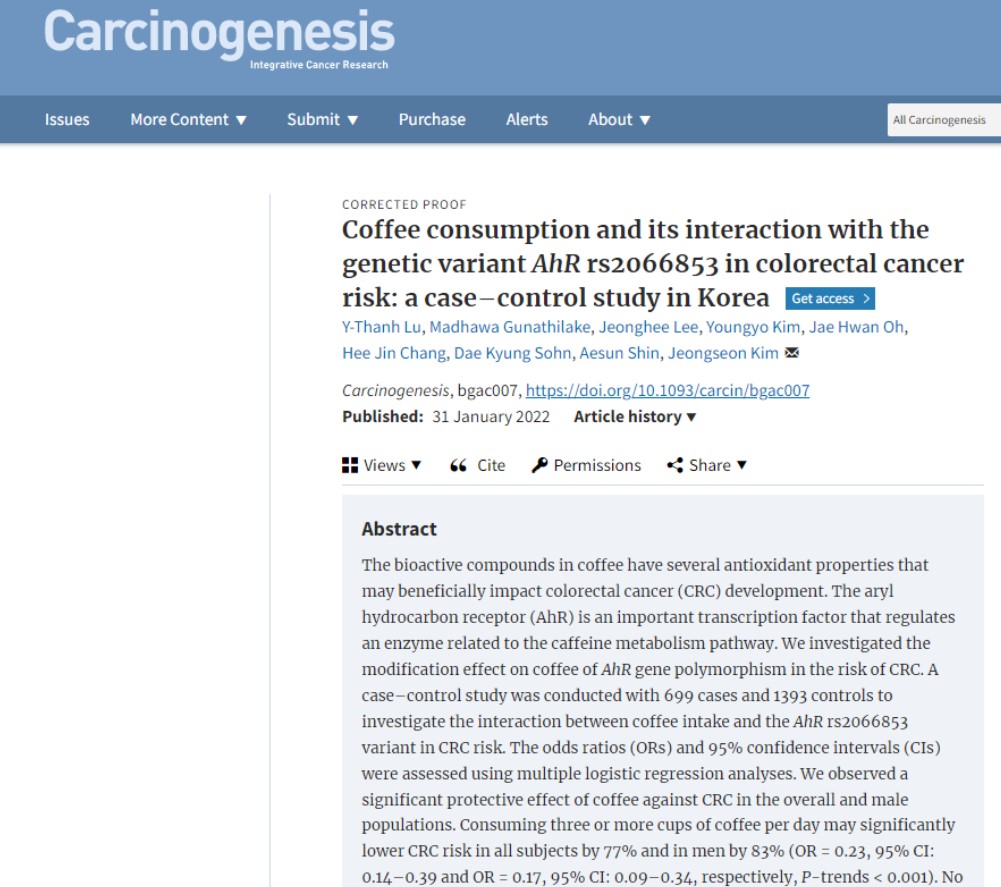 커피를 매일 꾸준히 마시면 대장암의 발생 위험을 현저히 낮춘다는 연구결과가 실린 'Carcinogenesis'.