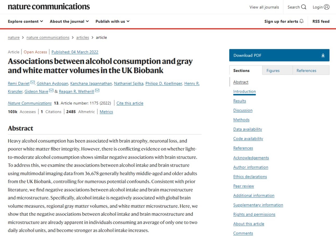 하루 맥주 한두잔만 마셔도 뇌건강에 해로울 수 있다는 연구결과가 실린 'nature communications'.