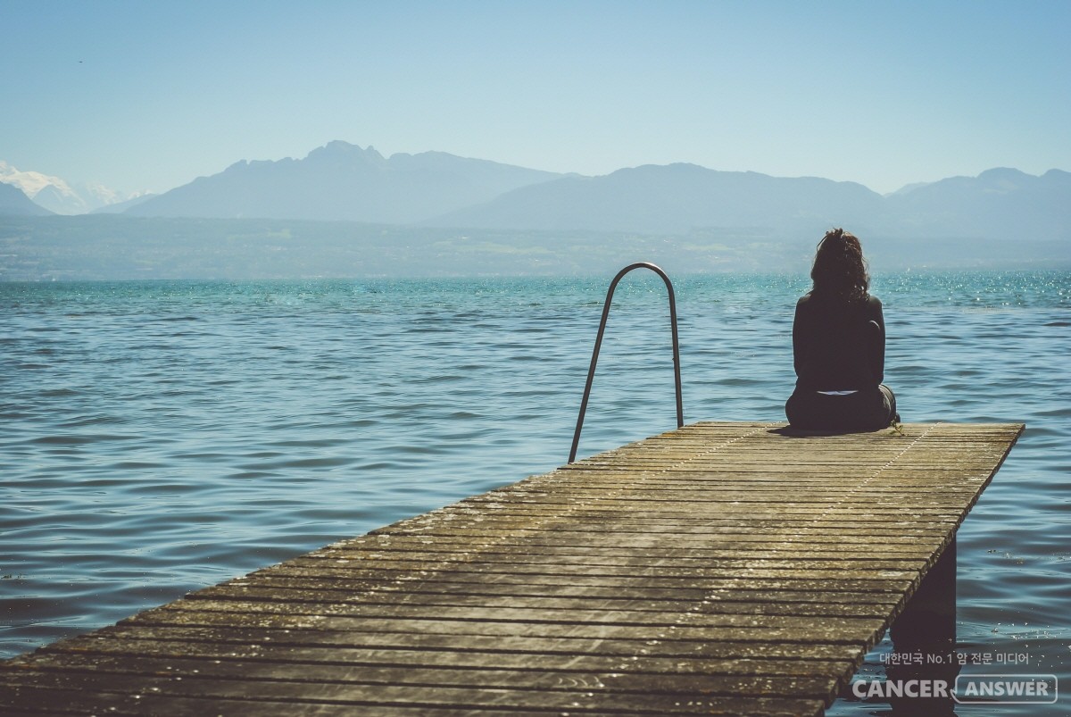 우울증은 심신의 피폐함을 통해 건강을 망칠 수 있는데, 우울증이 지속되면 면역세포의 모양과 기능을 변화시킨다는 연구결과가 나왔다. / unsplash