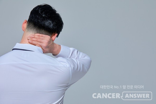 평소 뒷목이 당기고 두통이 있으면 근막통증증후군이 아닌지 의심해봐야 한다./게티이미지뱅크