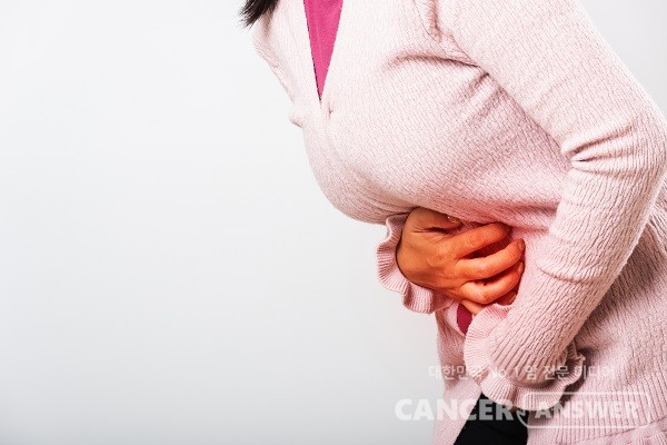 국내 담석증 환자가 가파르게 증가하고 있다. 담석증은 췌장암과 결장암 위험을 높인다는 연구 결과가 있다./ 게티이미지뱅크