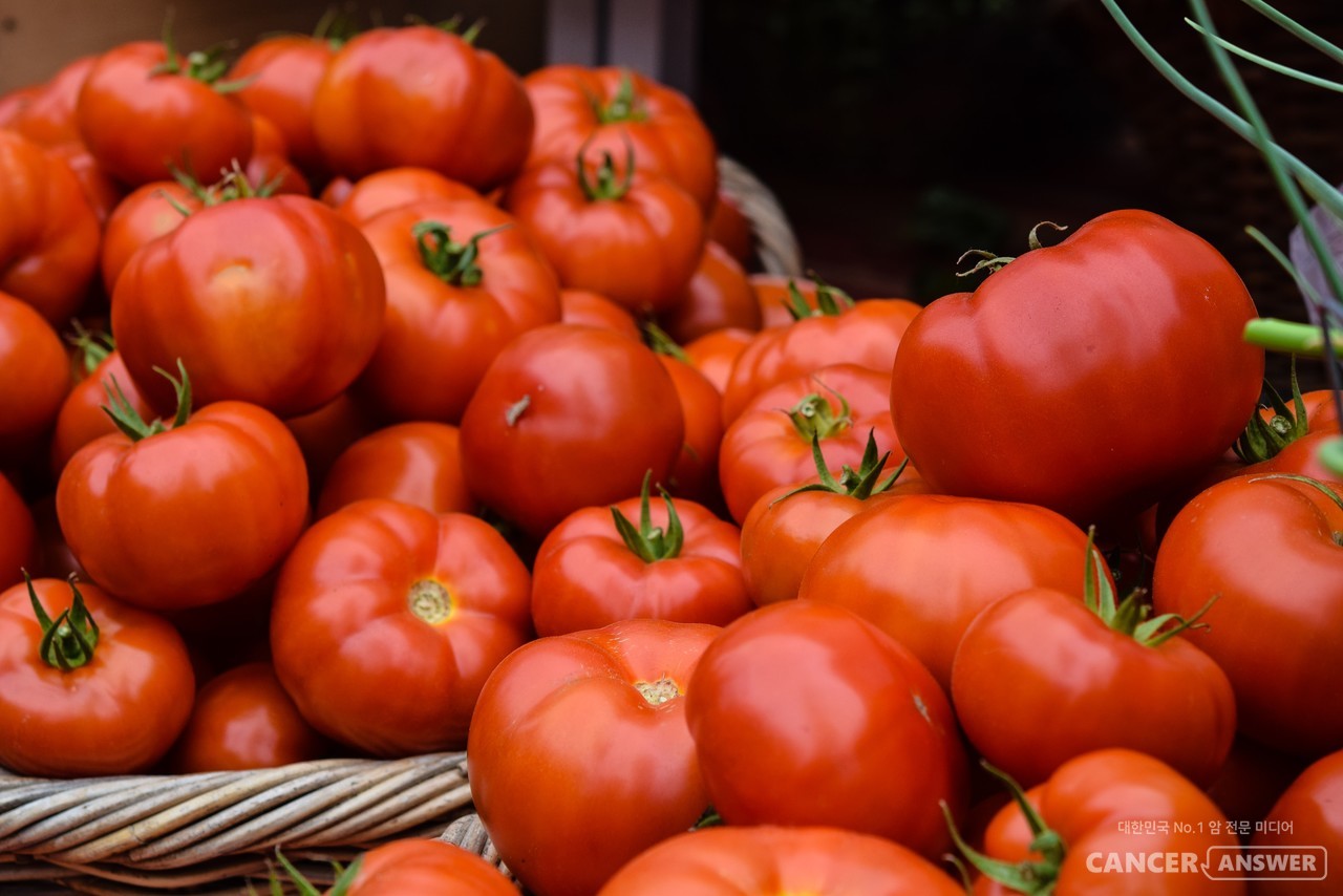 대표적 건강식품으로 꼽히는 토마토가 앞으로 비타민D 보충제 역할까지 할 수 있을 것으로 보인다. / unsplash