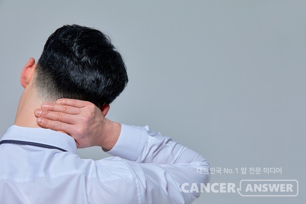 뒷골이 당기는 사람은 후두신경통을 의심할 수 있다./게티이미지뱅크
