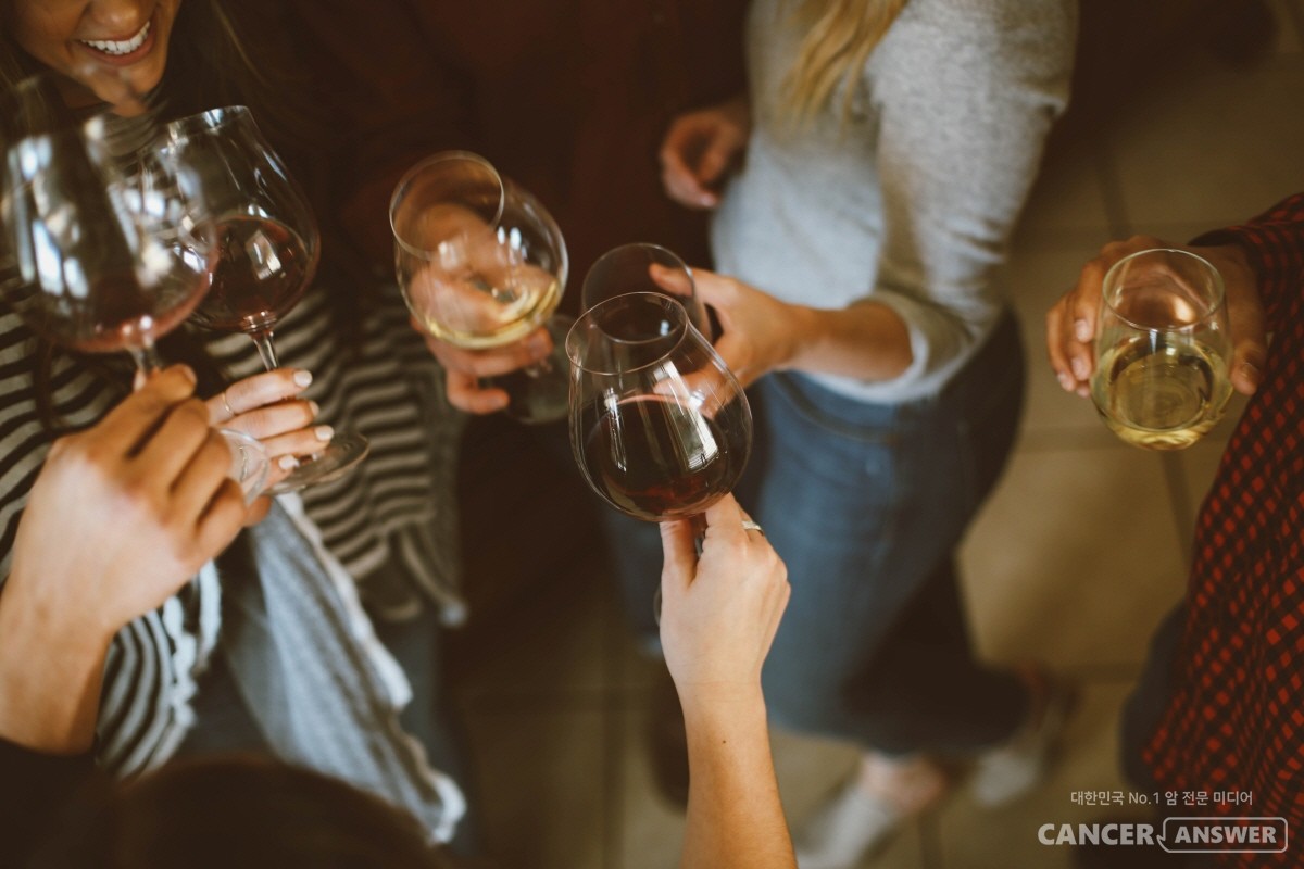 가끔씩이라도 폭음을 하면 건강과 사회적 문제 등 심각한 상황에 처할 수 있다는 연구결과가 나왔다. / unsplash