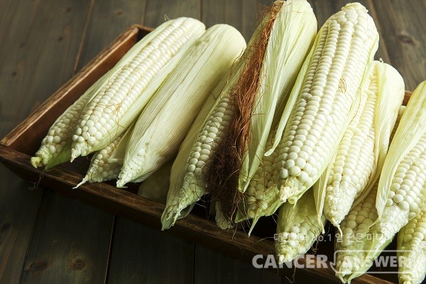 제철 식품 옥수수와 도라지로 여름철 건강을 챙길 수 있다./게티이미지뱅크