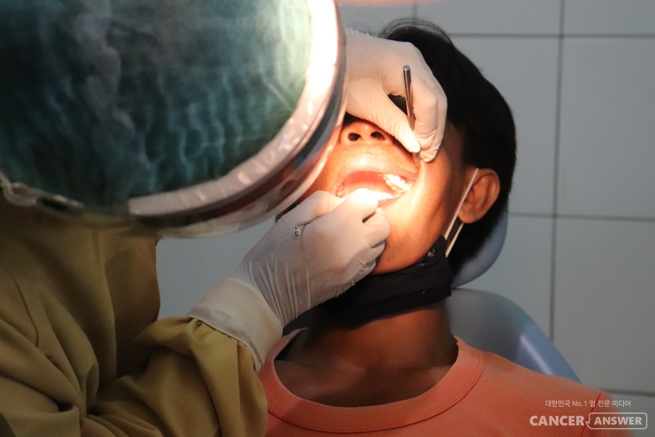 건강검진을 받을 때 구강검사만 추가해도 두경부암 발생 위험을 줄일 수 있다는 연구결과가 나왔다. / unsplash