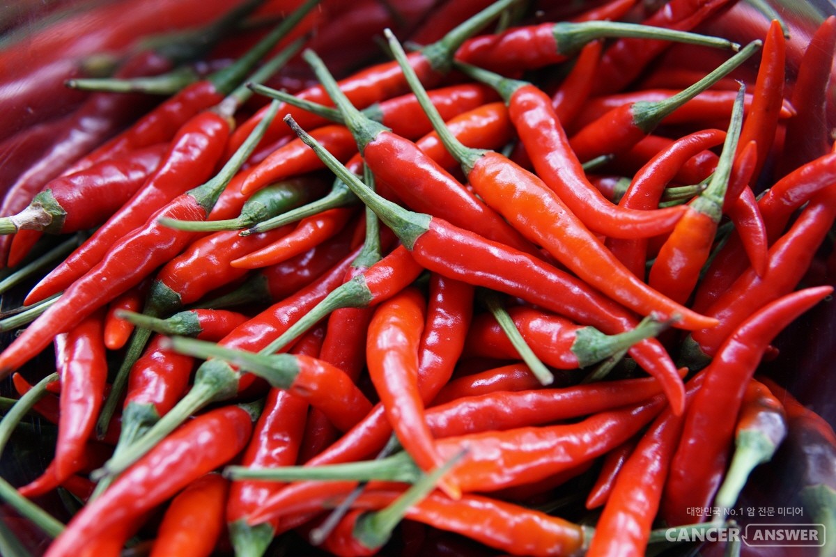 고추는 신진대사를 왕성하게 해주는 대표적이고 손쉽게 구할 수 있는 식재료다. / unsplash