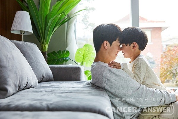자신이 암에 걸린 사실을 자녀들이 알면 어떤 반응을 보일지, 부모 입장에서 고민이 될 수 밖에 없다. 암 진단 사실을 잘 알리는 방법을 찾아야 한다./게티이미지뱅크