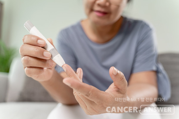 당뇨병 환자가 여름철에 주의해야 할 건강 관리법을 소개한다./게티이미지뱅크