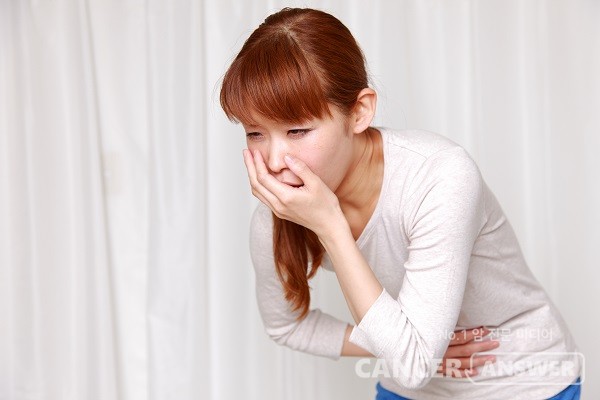 간암이나 간경변증을 앓는 환자가 속이 메슥거리고 토하고 싶은 느낌이 잦다면 식도정맥류를 의심해야 한다./게티이미지뱅크