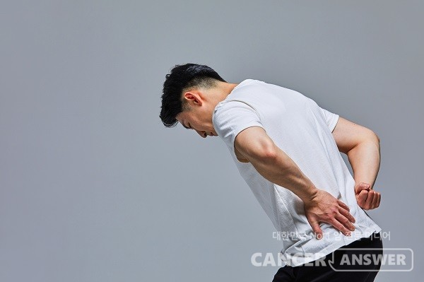 20, 30대 젊은 층에서 잘못된 자세로 인한 허리디스크 발병률이 높아지고 있다./게티이미지뱅크