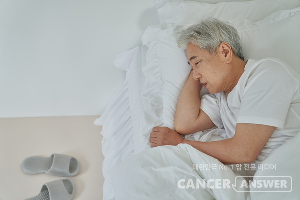암으로 인한 피로를 호소하는 암 환자는 피로의 원인을 살피는 것이 먼저다./게티이미지뱅크
