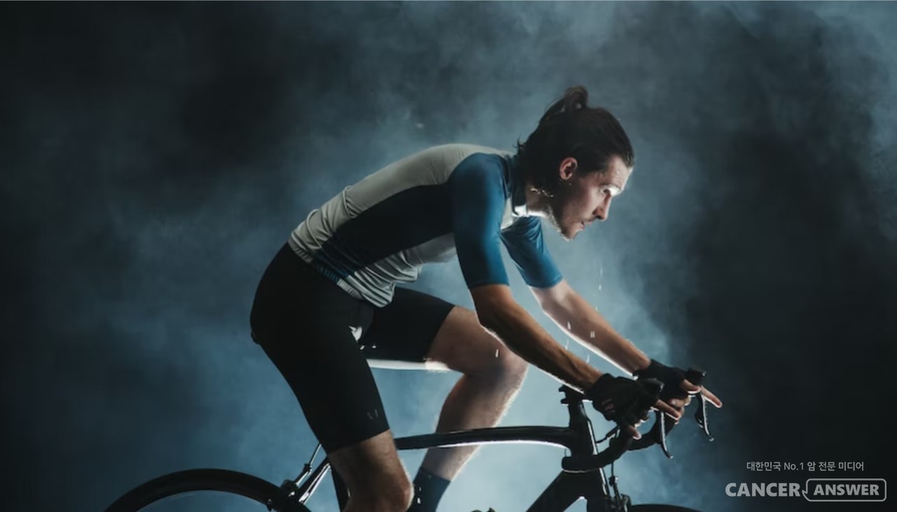 항암치료 중 사이클 같은 유산소 운동과 근력운동을 시작하면 부작용이 줄고, 심폐기능이 향상된다는 연구결과가 나왔다. / unsplash