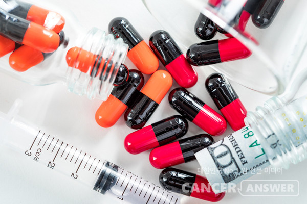 표적 항암제는 주사로 맞는 약 형태와 먹는 알약 형태가 있다./게티이미지뱅크