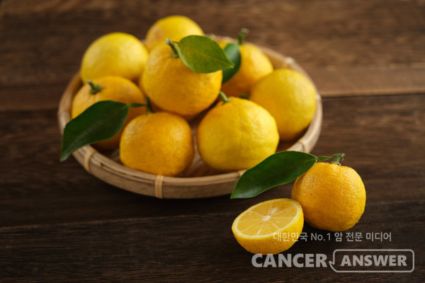 제철을 맞은 유자는 감기 예방과 면역력 증진에 뛰어나다./게티이미지뱅크