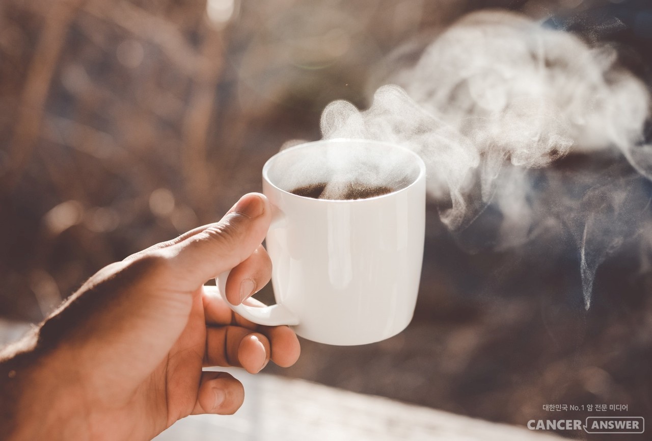 커피를 하루 한잔만이라도 마시면 심혈관질환을 비롯한 거의 모든 원인에 의한 사망 위험을 낮출 수 있다는 국내 연구결과가 나왔다. / unsplash