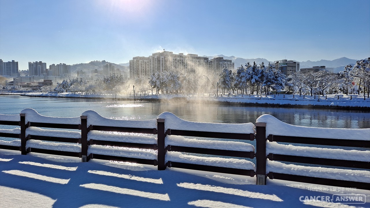 설 연휴의 마지막 날인 24일부터 강력한 한파가 몰려와 올 겨울 들어 가장 추운 날들이 이어질 것으로 기상청이 예보했다. / 캔서앤서DB