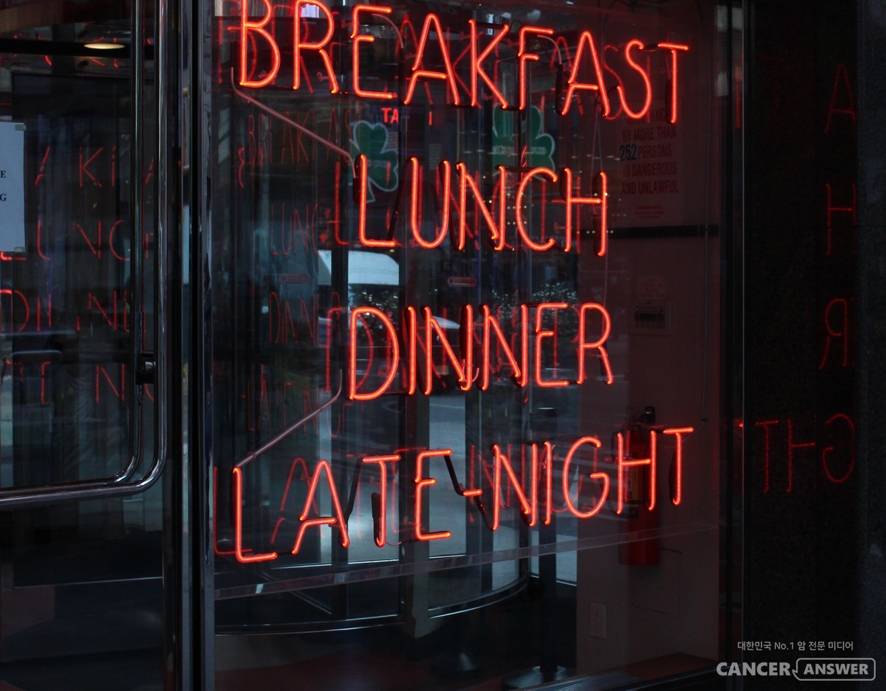 늦은 저녁이 무조건 나쁜 것은 아니다. 아침을 늦게 먹는 사람이라면 좀 늦게 저녁을 먹어도 괜찮다는 연구결과가 나왔다. / unsplash