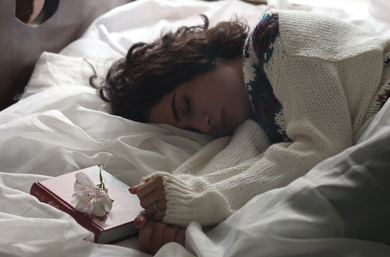 건강한 수면을 취하지 못하면 수명이 단축될 수도 있는데, 운동이 그 위험을 상쇄할 수 있다는 연구가 나왔다. / unsplash