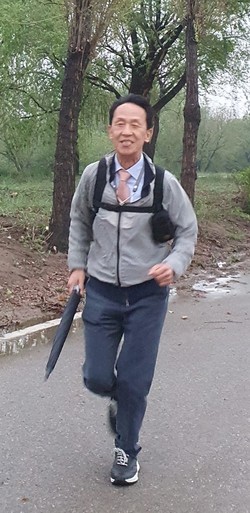 요즘도 매일 달리기를 하고 있는 이동윤 위원장이 최근 집 근처 한강변에서 퇴근달리기를 하고 있다.