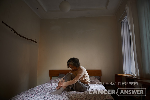 외로움이 암생존자의 사망 위험을 높일 수 있다는 해외연구 결과가 미국임상종양학회 연례학술대회에서 발표됐다./캔서앤서 DB