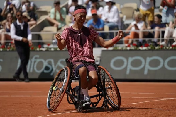 테니스 그랜드슬램 대회 프랑스오픈 휠체어 남자단식에서 역대 최연소 우승 기록을 세운 일본의 오다 도키토. 그는 9세 때 골육종 진단을 받아 휠체어를 타게 되었으면 10세 때부터 테니스를 시작했다./프랑스오픈 홈페이지 캡처
