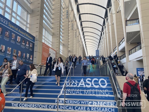 6월초 열린 2023 ASCO 연례회의에서 다양한 표적항암제, 면역항암제 등에 대한 임상 연구 사례가 발표됐다./대한항암요법연구회 제공