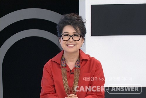 배우 오미희씨가 TV조선 '퍼펙트 라이브'에 출연해 융모상피암으로 항암치료를 받은 사실을 공개했다./TV조선 캡처