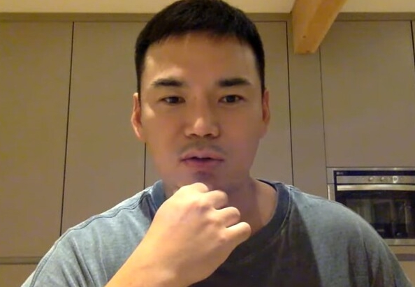 가수 이정이 유튜브에서 "신장암 1기 수술을 받고 잘 관리하고 있다"고 말했다./이정 유튜브 캡처