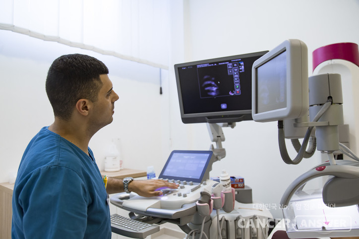 유방암 유전자 변이가 있는 여성이 MRI(자기공명영상) 검사를 받으면, 유방 절제술 없이도 유방암 사망률을 낮출 수 있다는 연구 결과가 나왔다./게티이미지뱅크